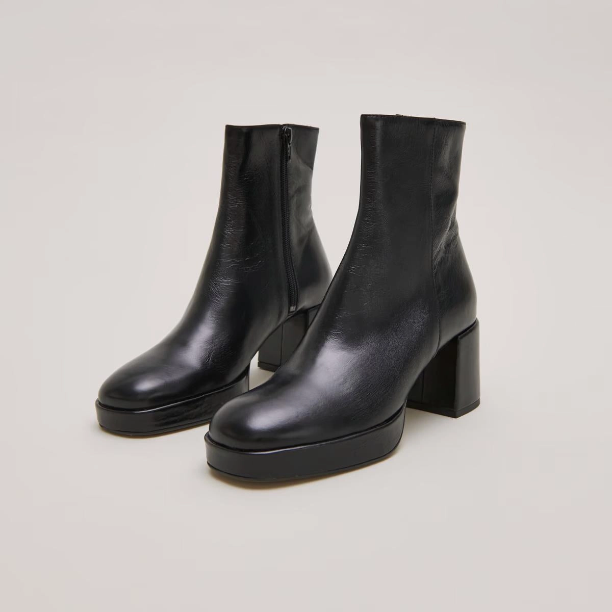 088- Vanves Cuir Vieilli Noir Jonak women's stylish shoes with modern design