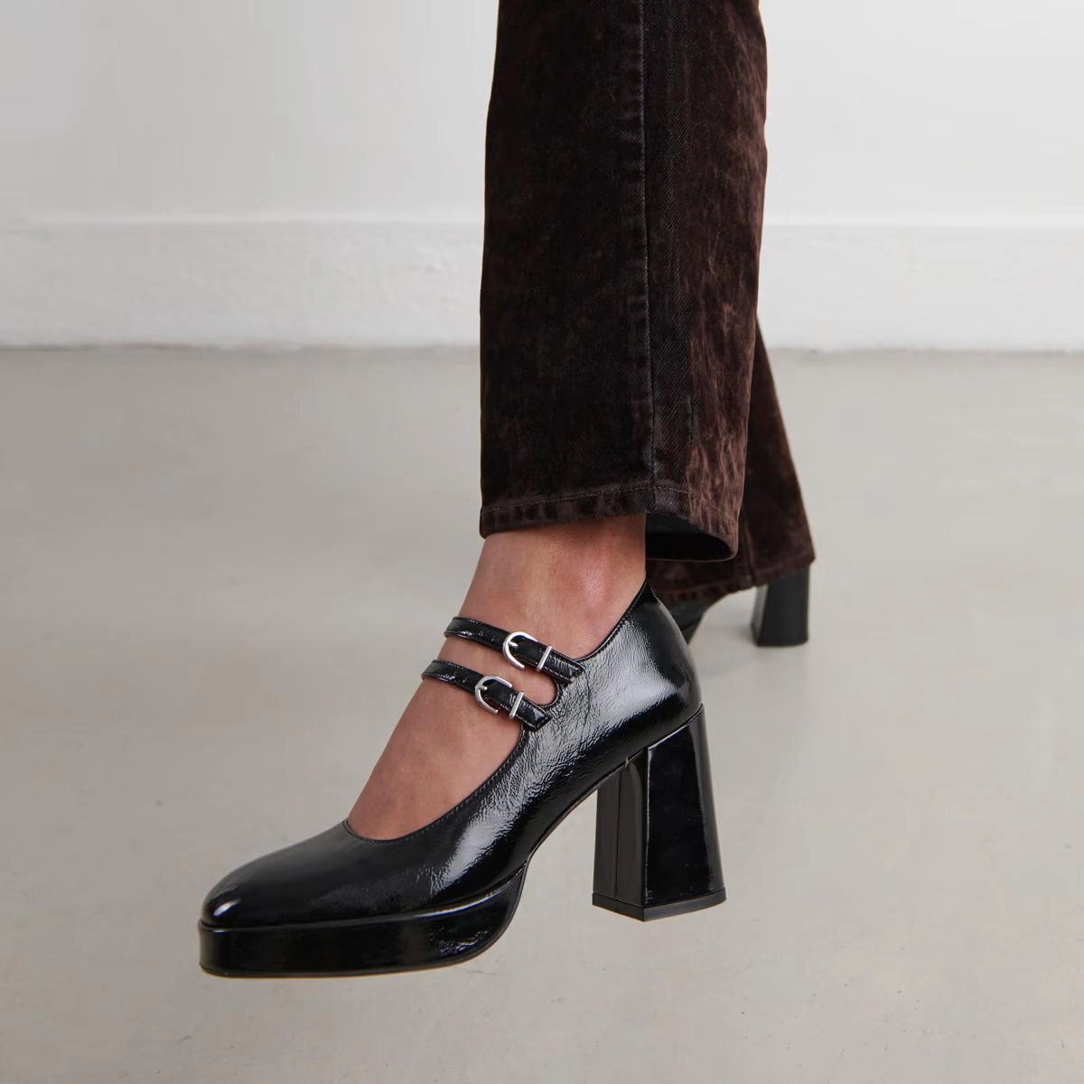 088- Verite Vernis Plisse Noir Jonak women's stylish shoes with modern design