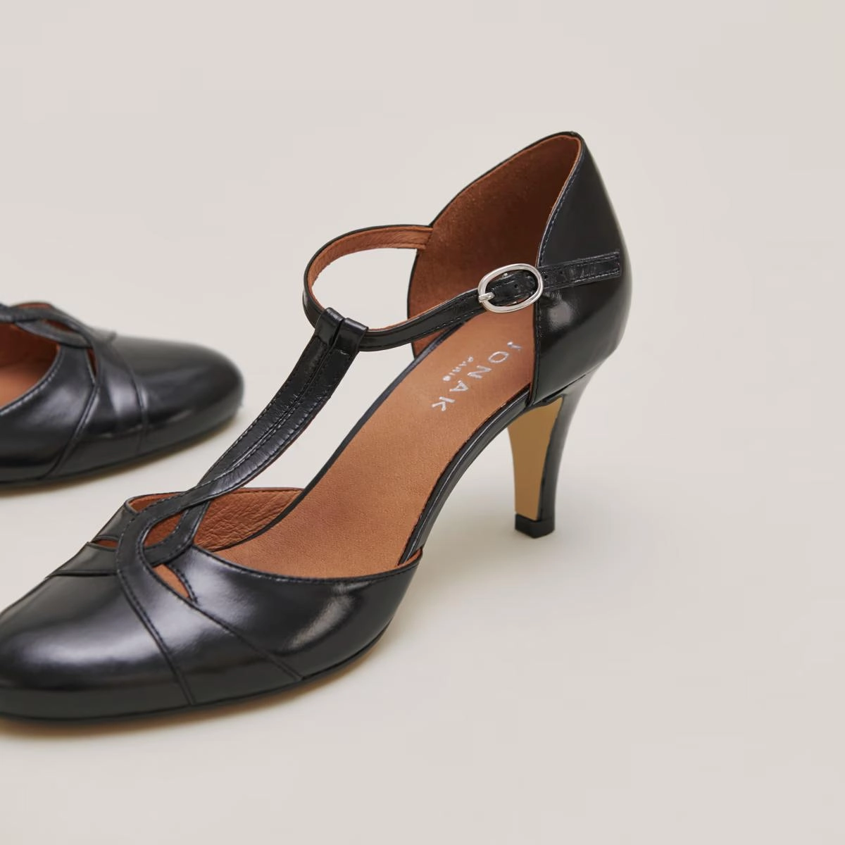 088- Vermeil Cuir Noir Stylish Footwear
