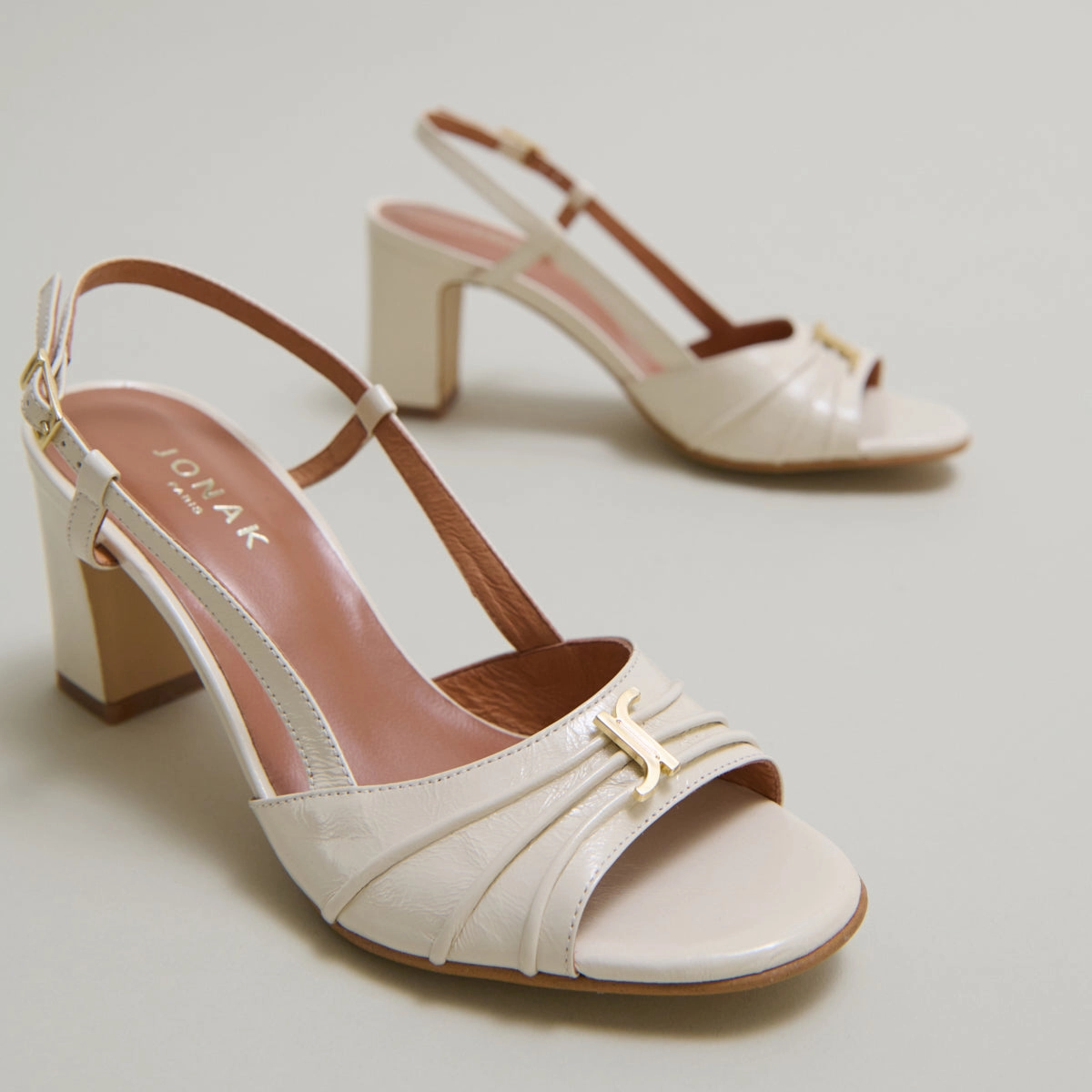 088- Victi Cuir Brillant Ecru Stylish Footwear