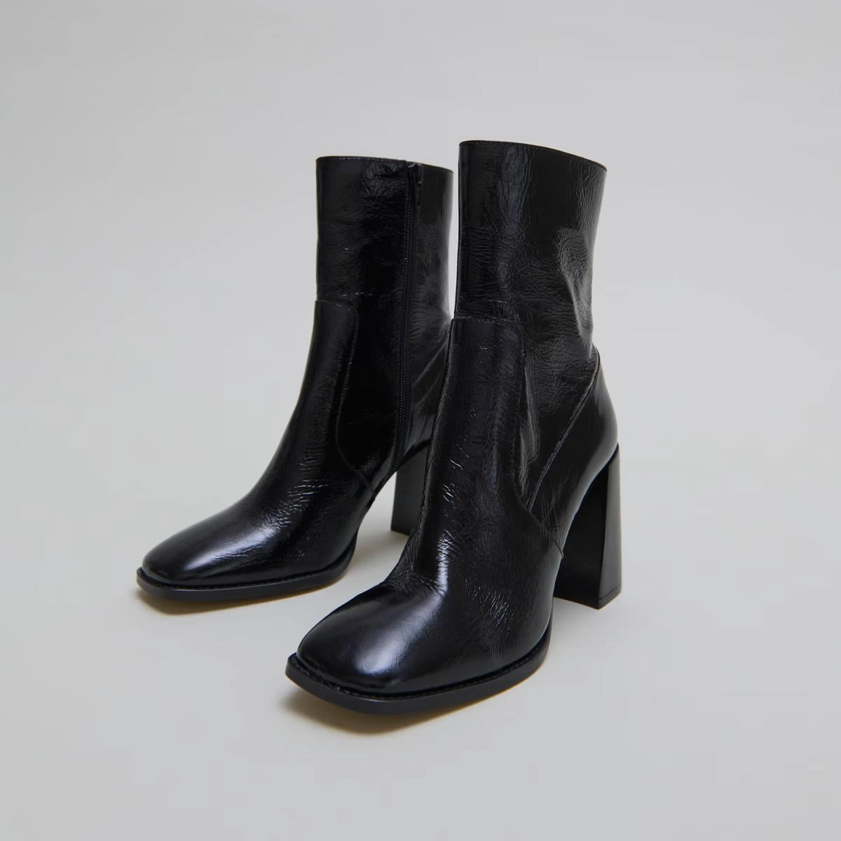 088- Vidal Cuir Brillant Noir Jonak women's stylish shoes with modern design