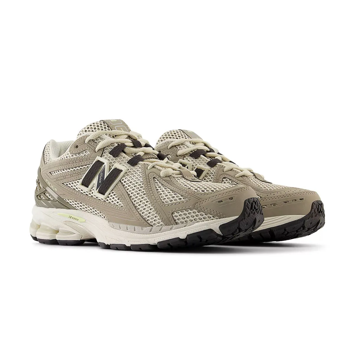 1906R 'Sand' New Balance sneaker close-ups