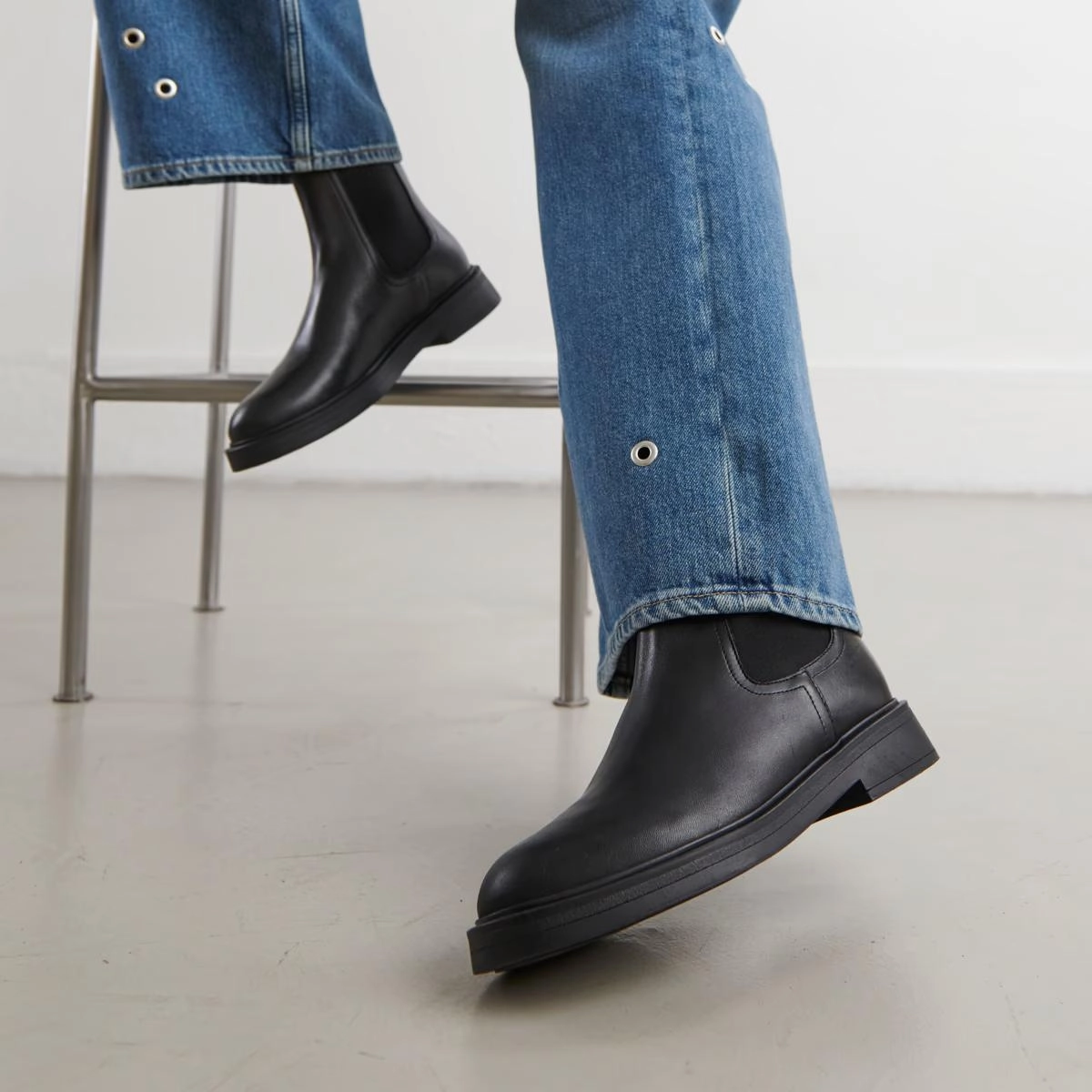 225- Agen Cuir Noir Stylish Footwear