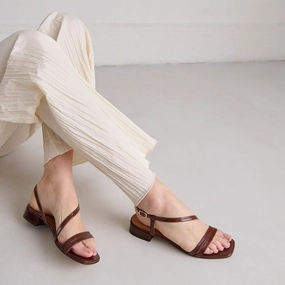 225- Anaya Cuir Brillant Marron Jonak women's stylish shoes with modern design