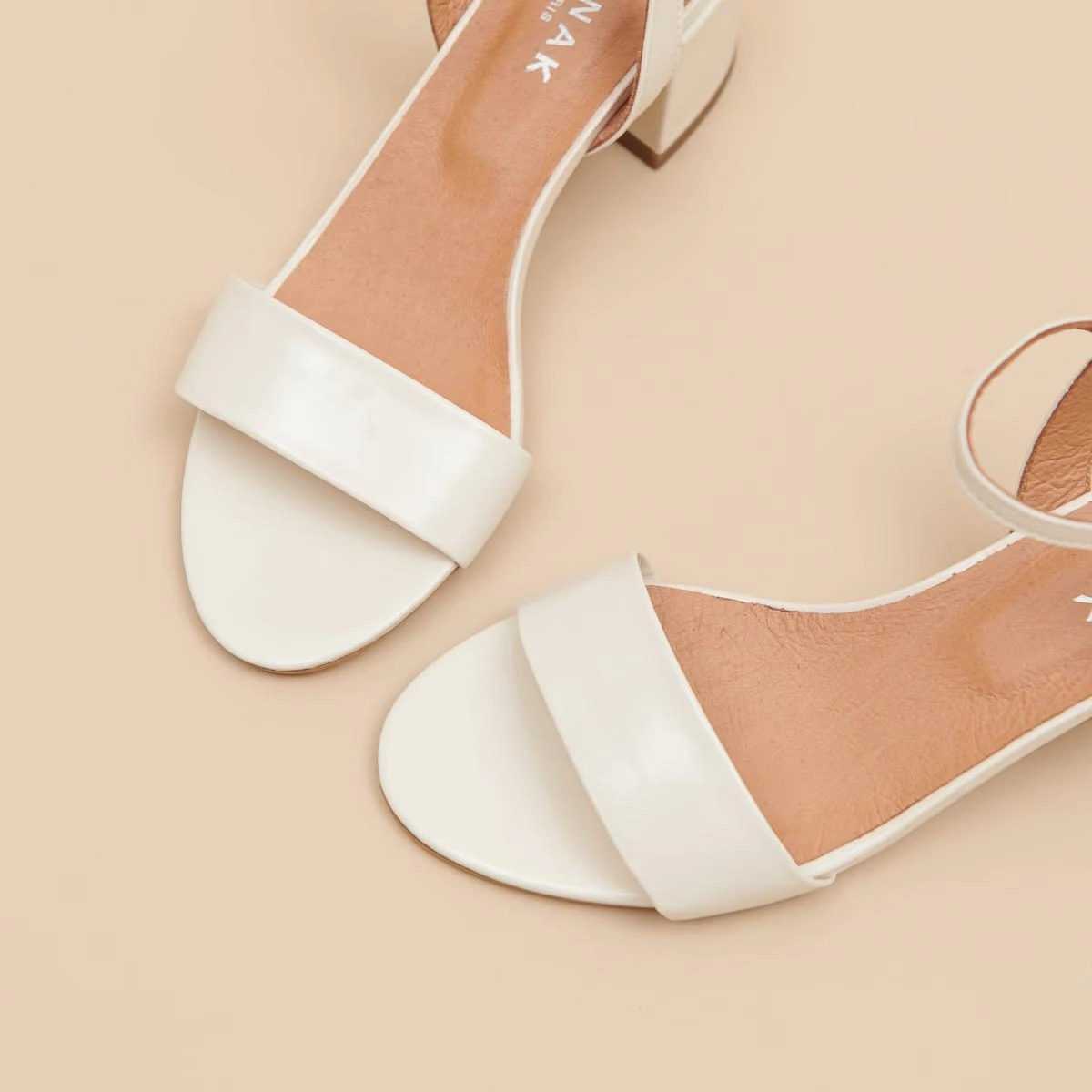 225- Anker Bis Vernis Ecru Stylish Footwear