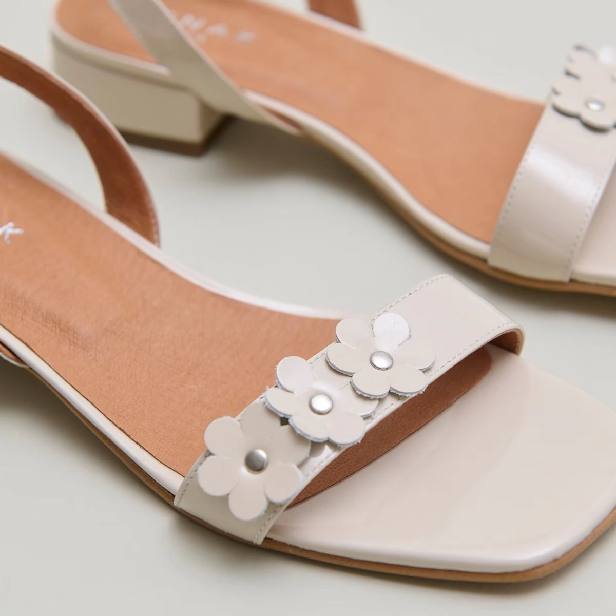 225- Anouchka Vernis B Ecru Stylish Footwear