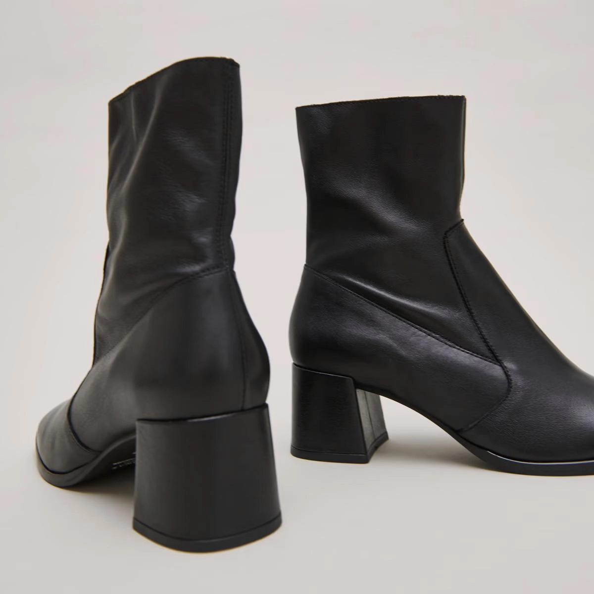 225- Argentat Cuir Noir Stylish Footwear