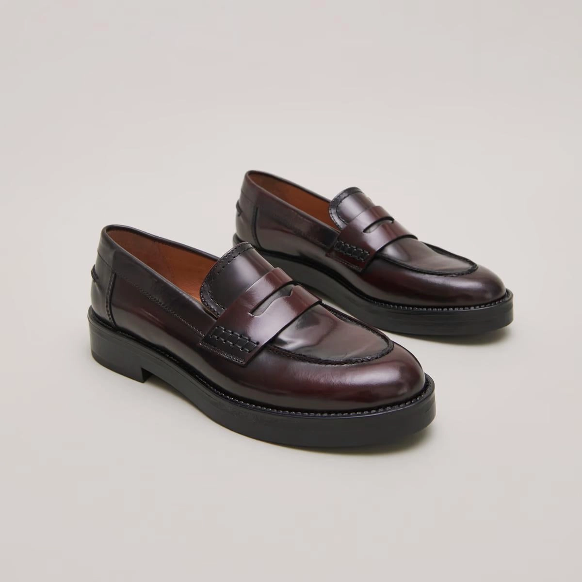 225- Mirna Cuir Glace Bordeaux Jonak women's stylish shoes with modern design
