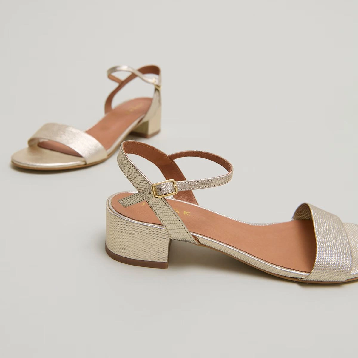225-se Via Bis Rept Metalli Or Stylish Footwear