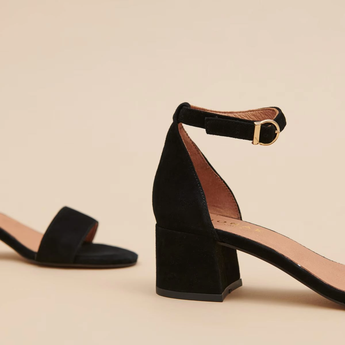 225- Verdi Velours Noir Stylish Footwear