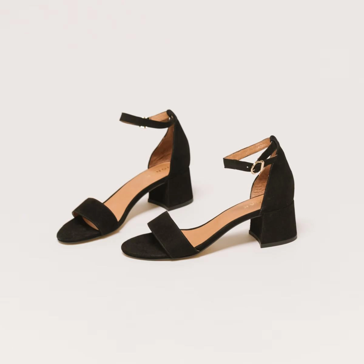 225- Verdi Velours Noir Stylish Footwear
