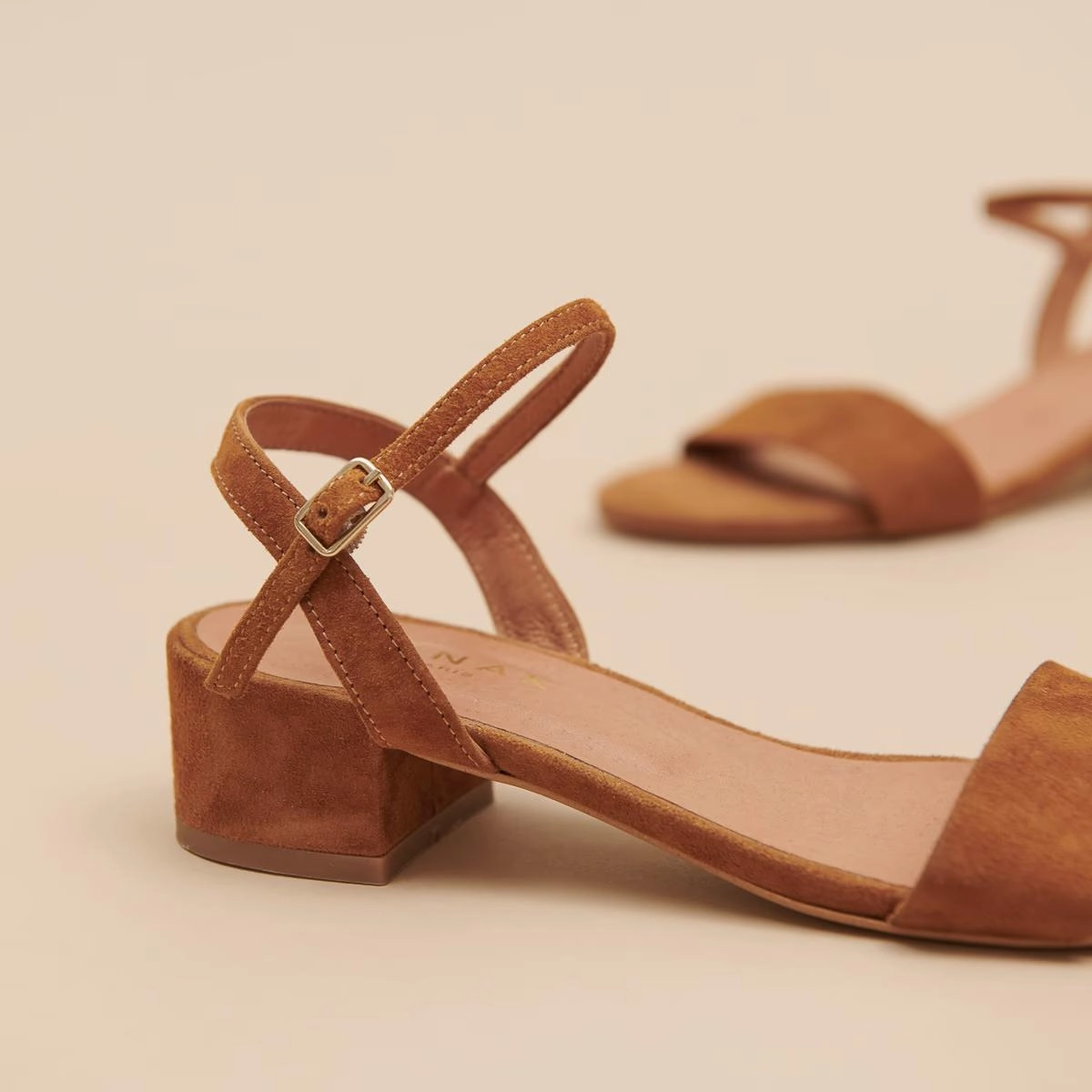 225- Via Bis Velours Cognac Stylish Footwear