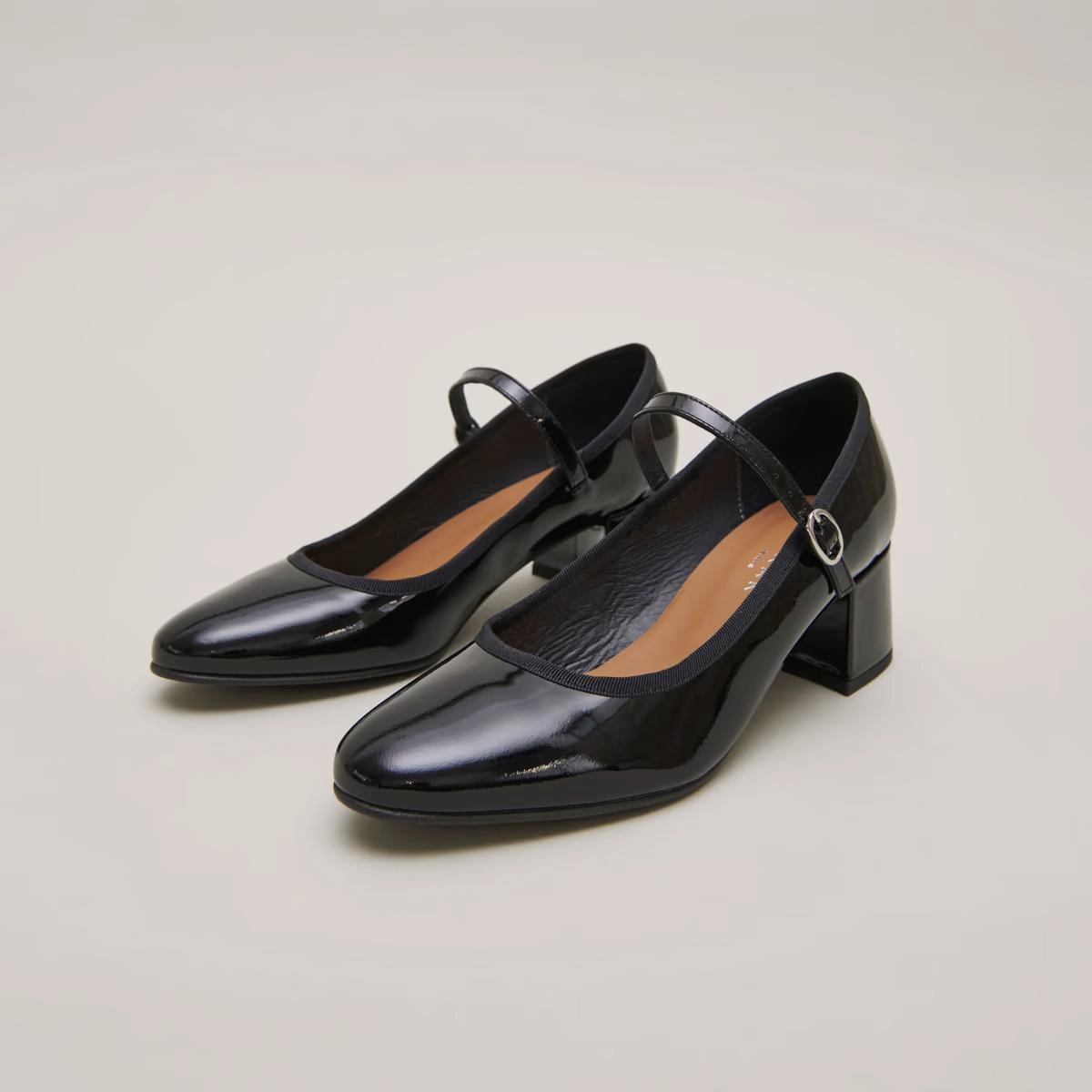 264- Dalmatie Vernis Noir Jonak women's stylish shoes with modern design