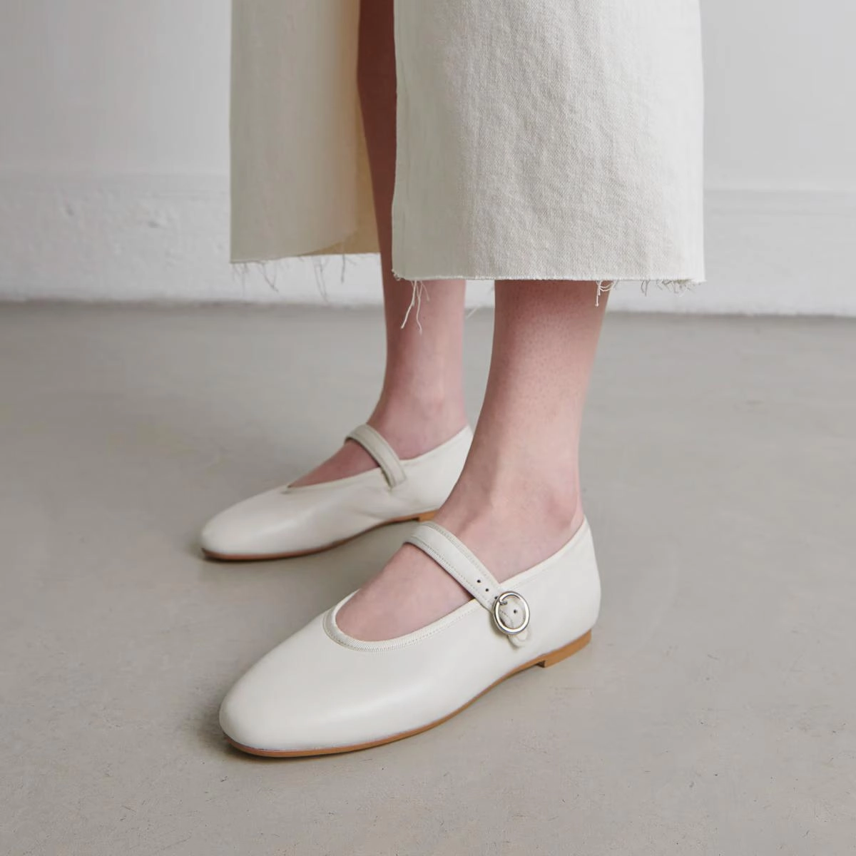 264- Deesse Cuir Ecru Stylish Footwear