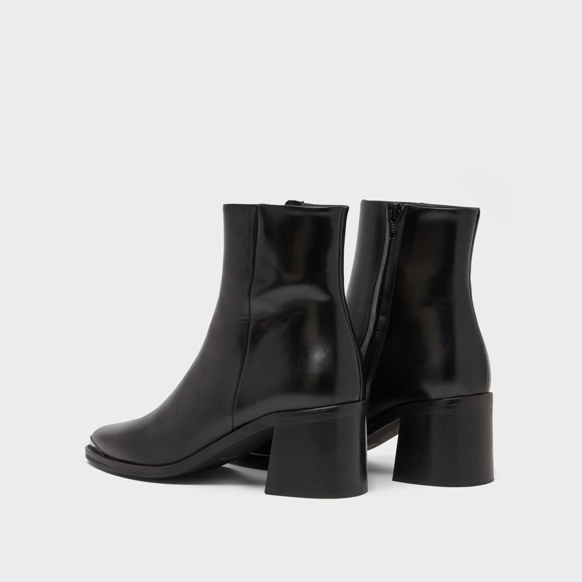 264- Delo Cuir Noir Stylish Footwear