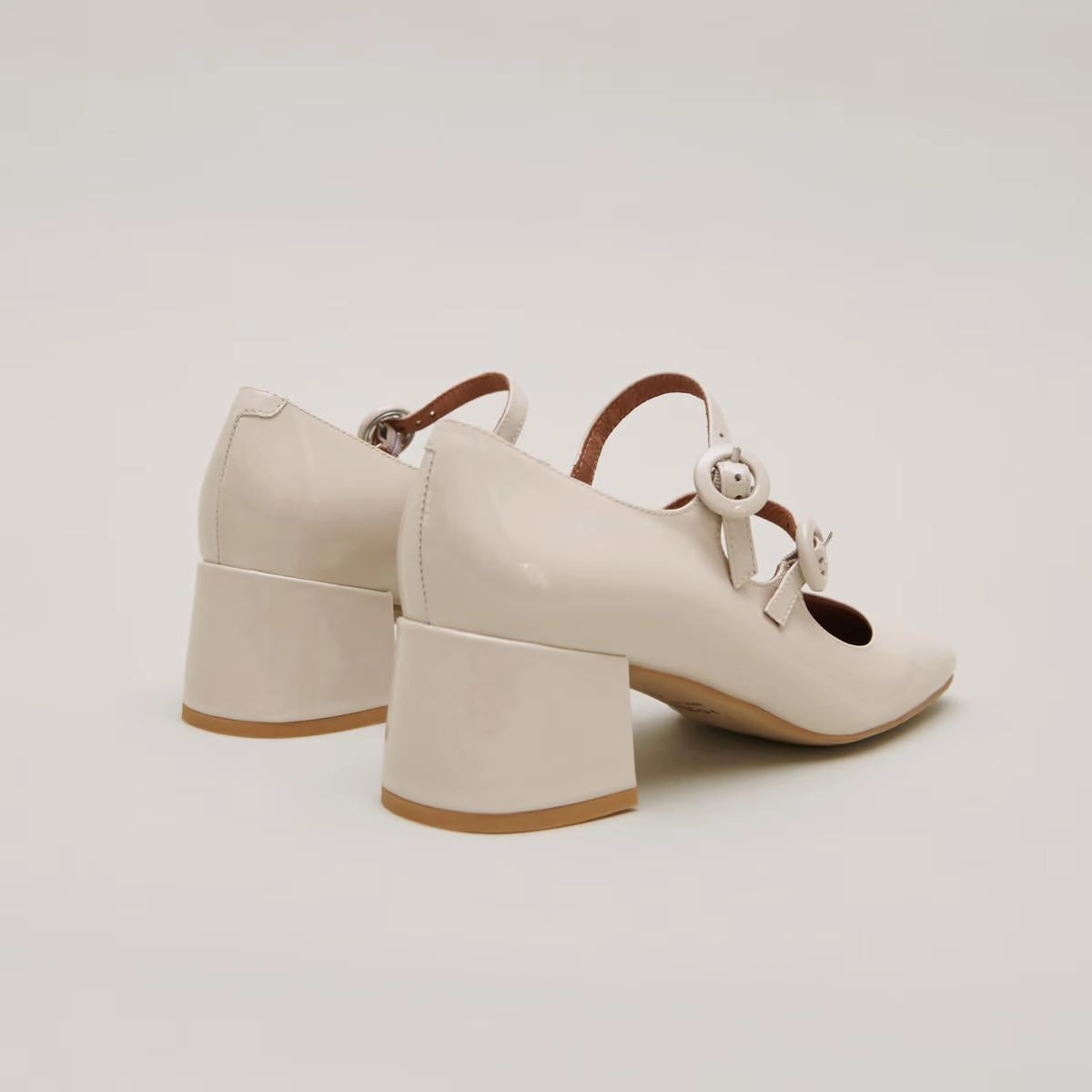 264- Delou Vernis Ecru Stylish Footwear