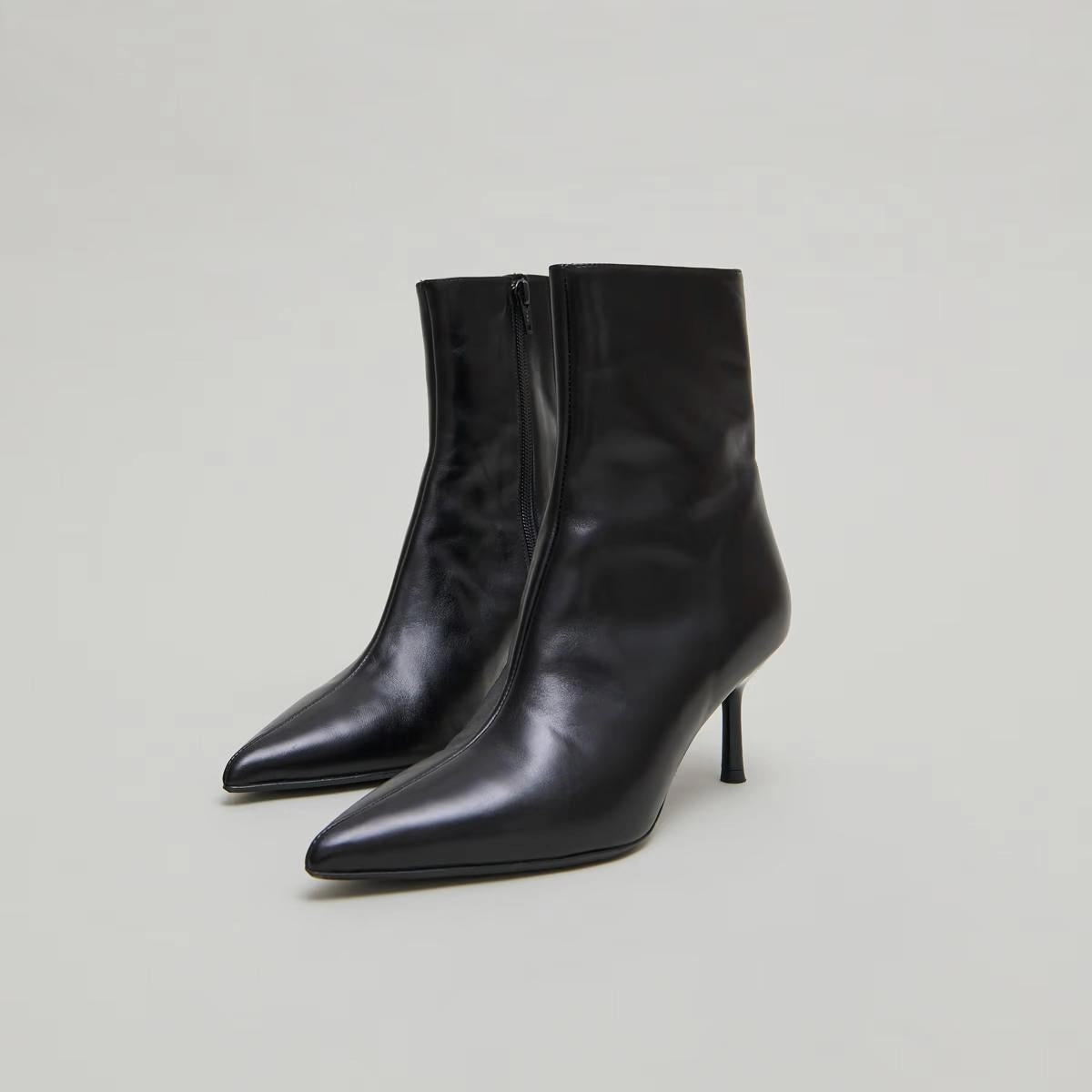 264- Diem Cuir Noir Stylish Footwear