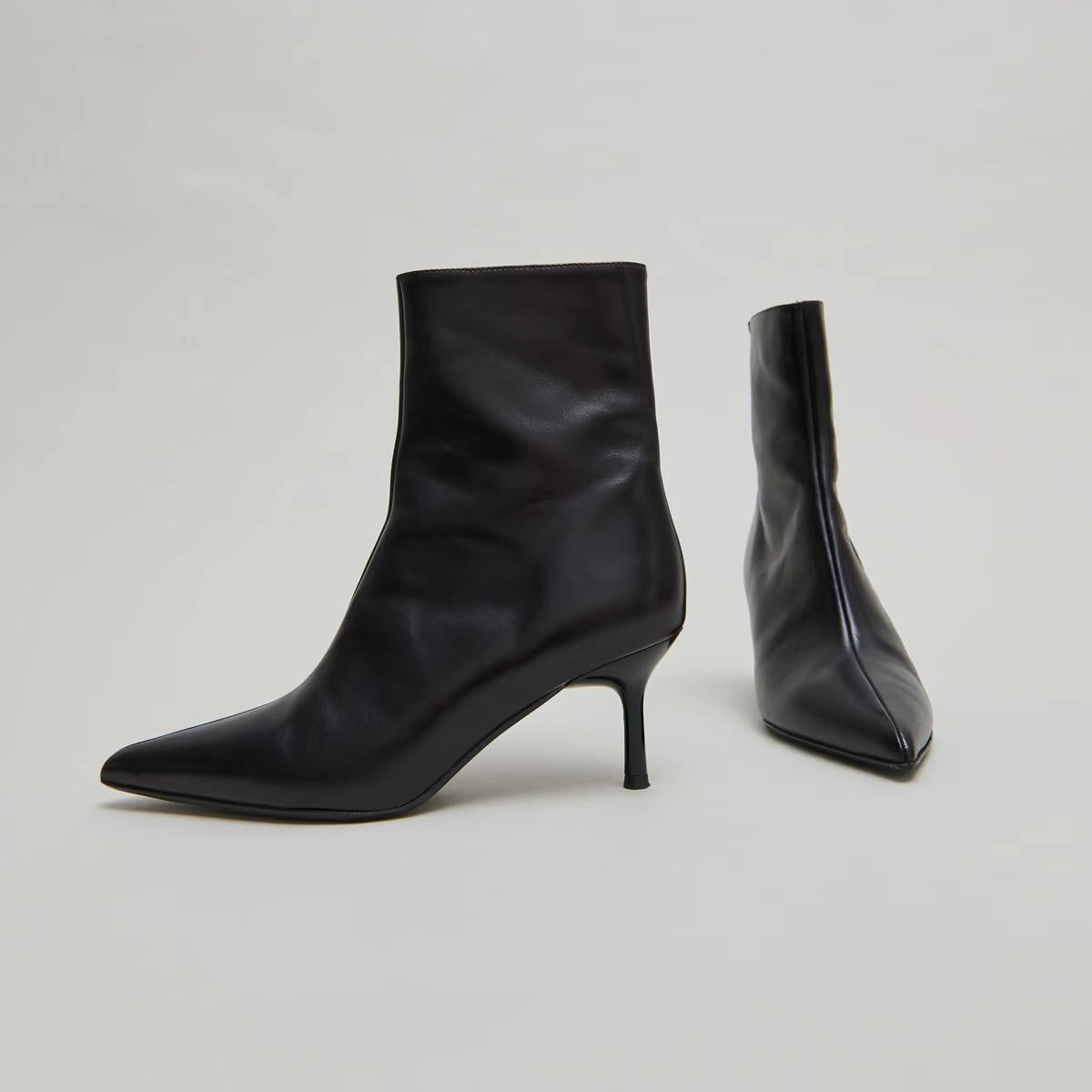 264- Diem Cuir Noir Stylish Footwear