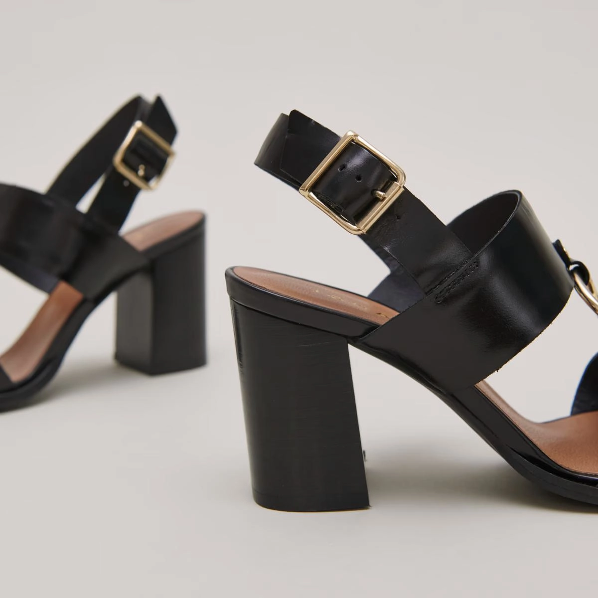 264- Dore Cuir Noir Stylish Footwear