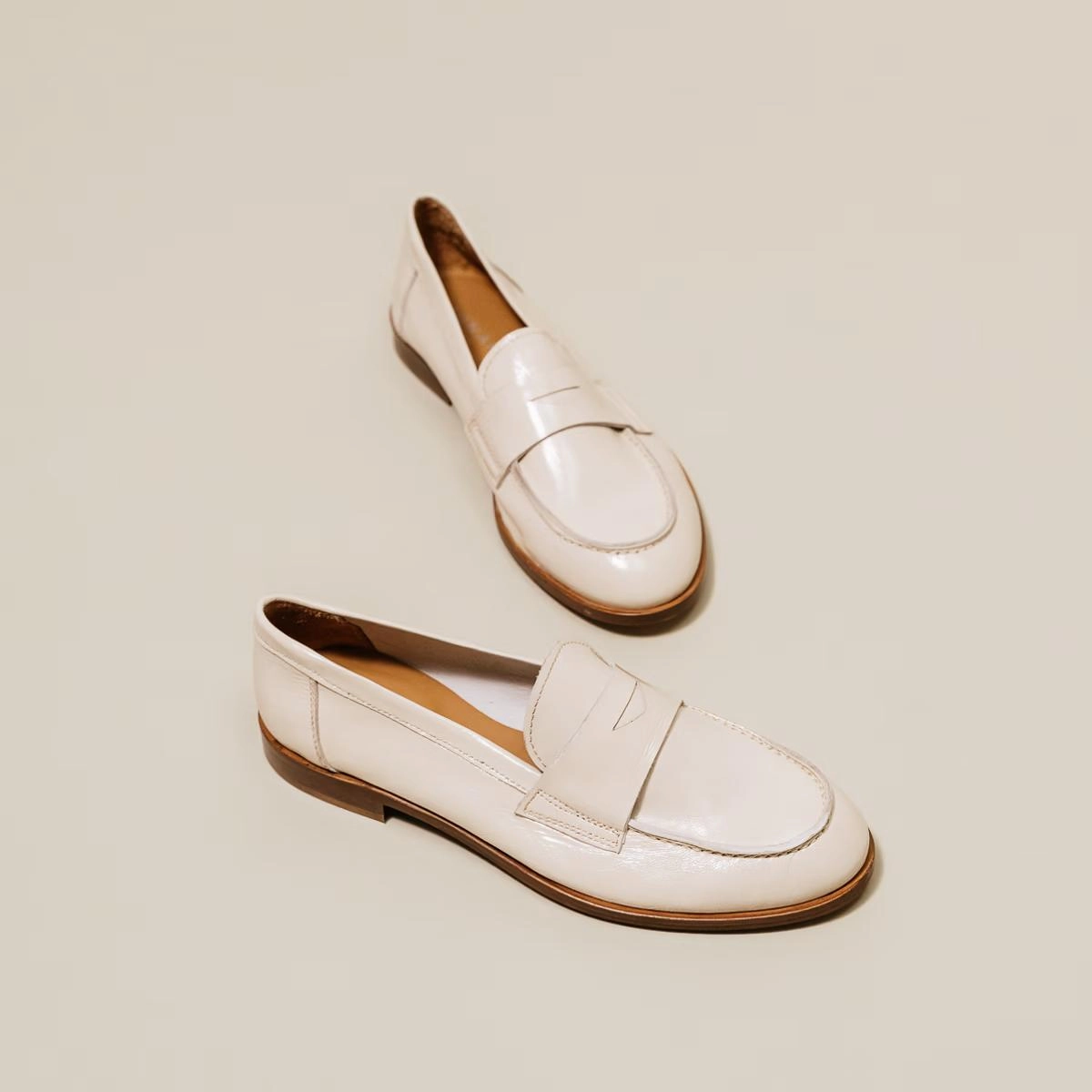 264- Thelma Vernis Plisse Ecru Jonak women's stylish shoes with modern design