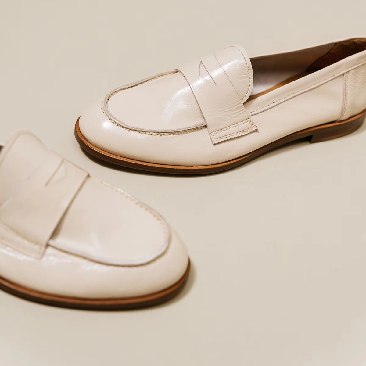 264- Thelma Vernis Plisse Ecru Stylish Footwear
