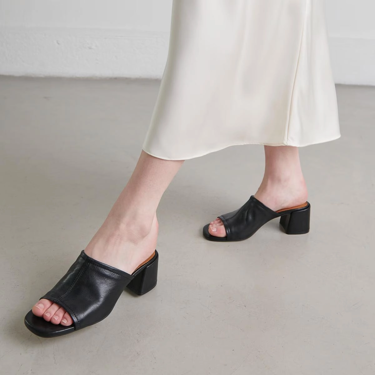 429- Butterfly Cuir Noir Stylish Footwear