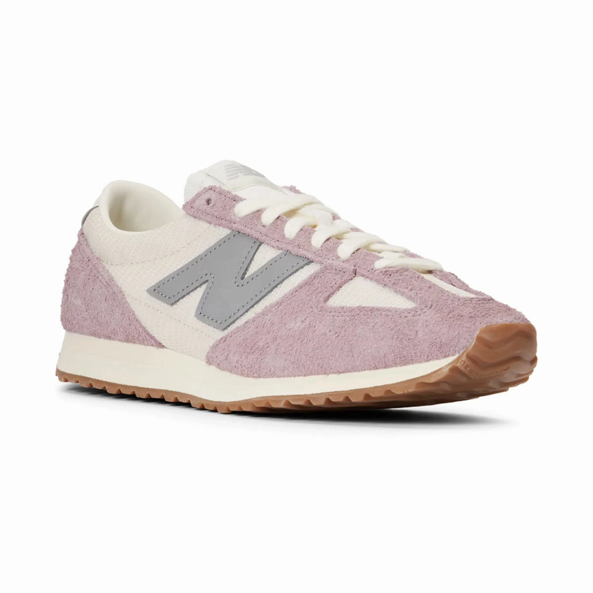 471 'Ice Wine Linen' New Balance sneaker close-ups