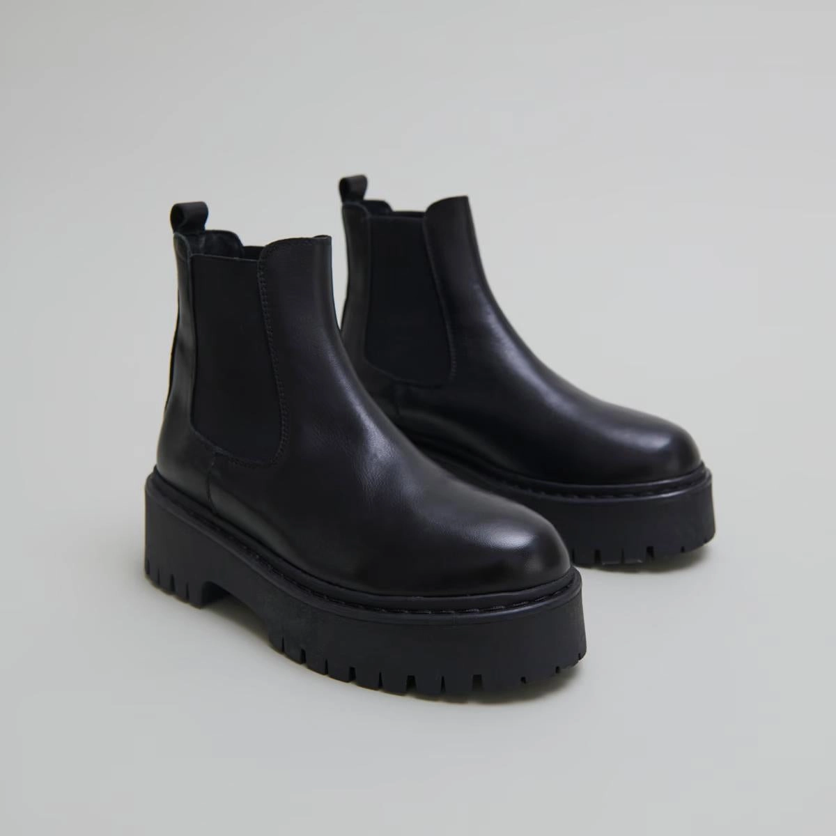 525- Ravie Cuir Noir Jonak women's stylish shoes with modern design