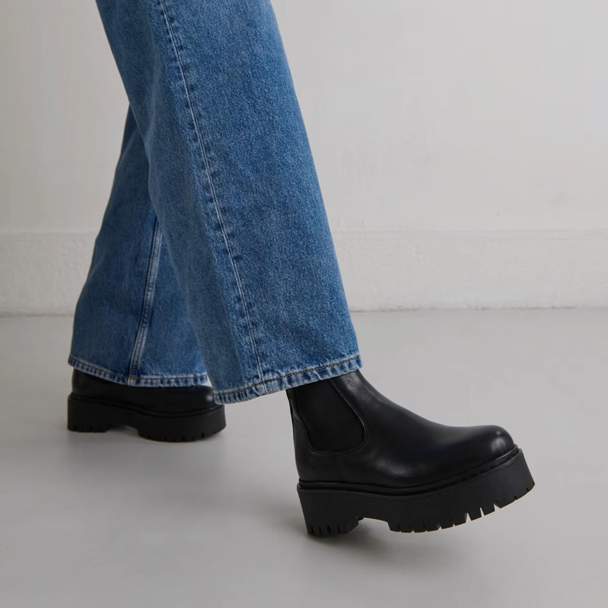 525- Ravie Cuir Noir Stylish Footwear