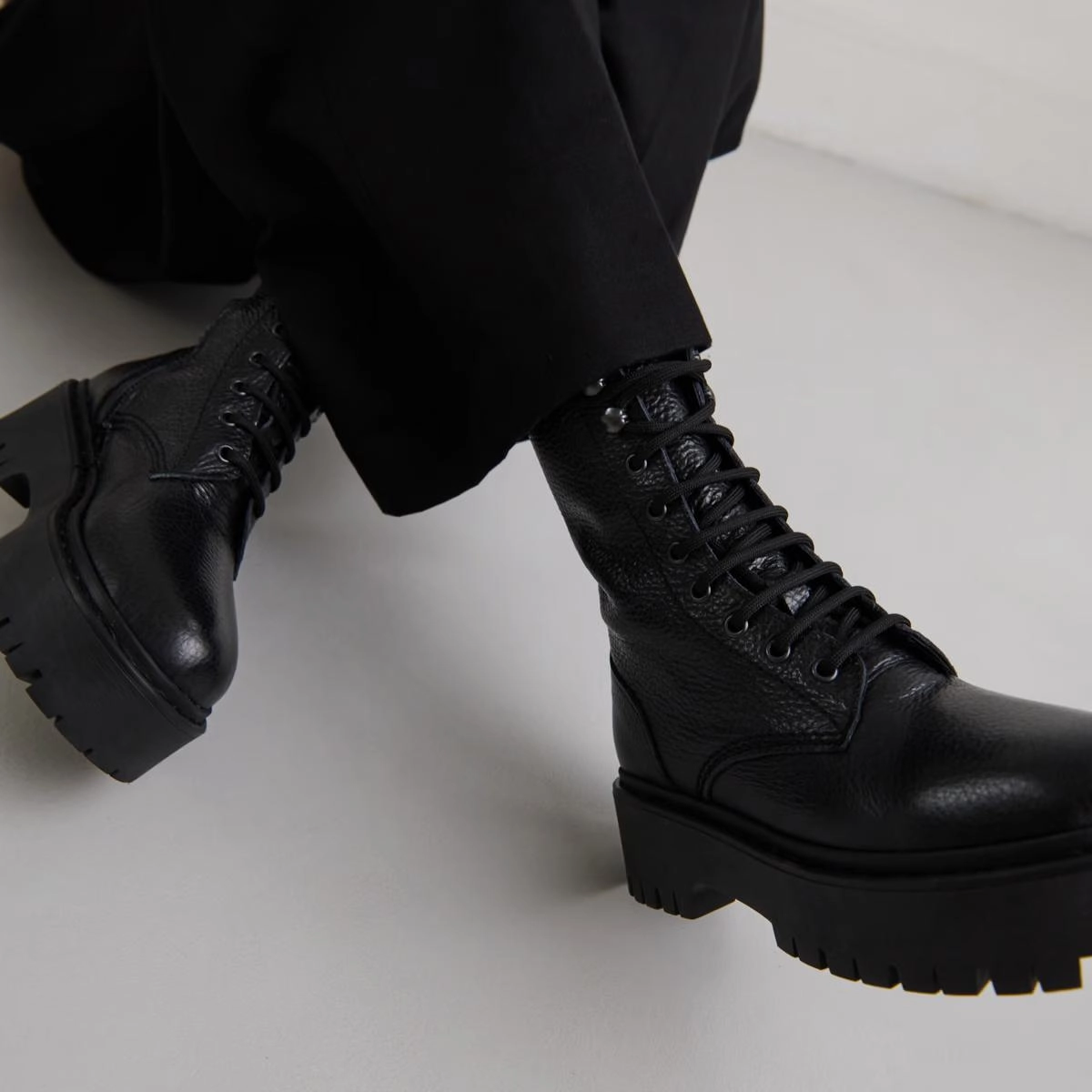 525- Robbo Cuir Graine Noir Stylish Footwear
