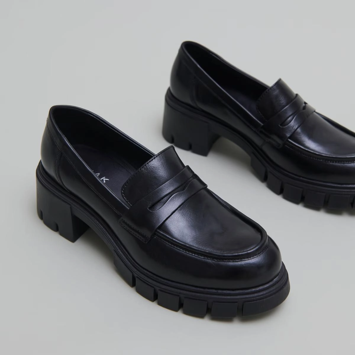 542- Aron Cuir Noir Stylish Footwear