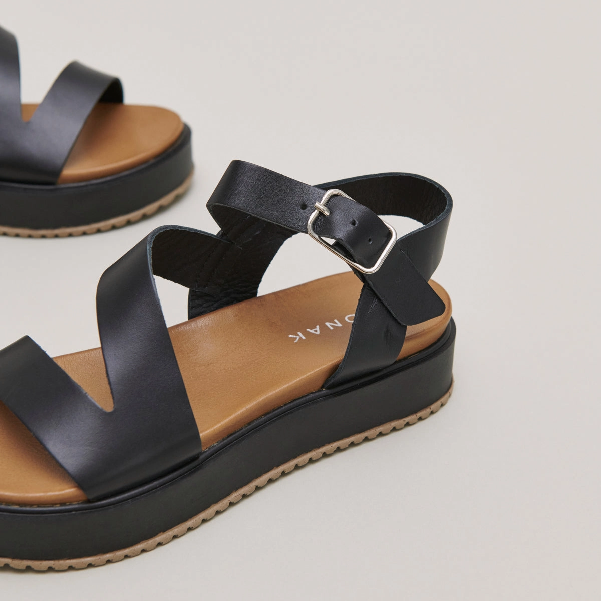 563- Isaure Cuir Noir Stylish Footwear