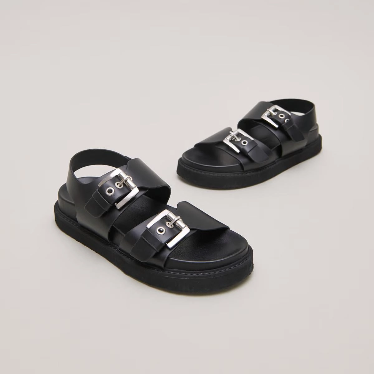585- Lago Cuir Glace Noir Jonak women's stylish shoes with modern design