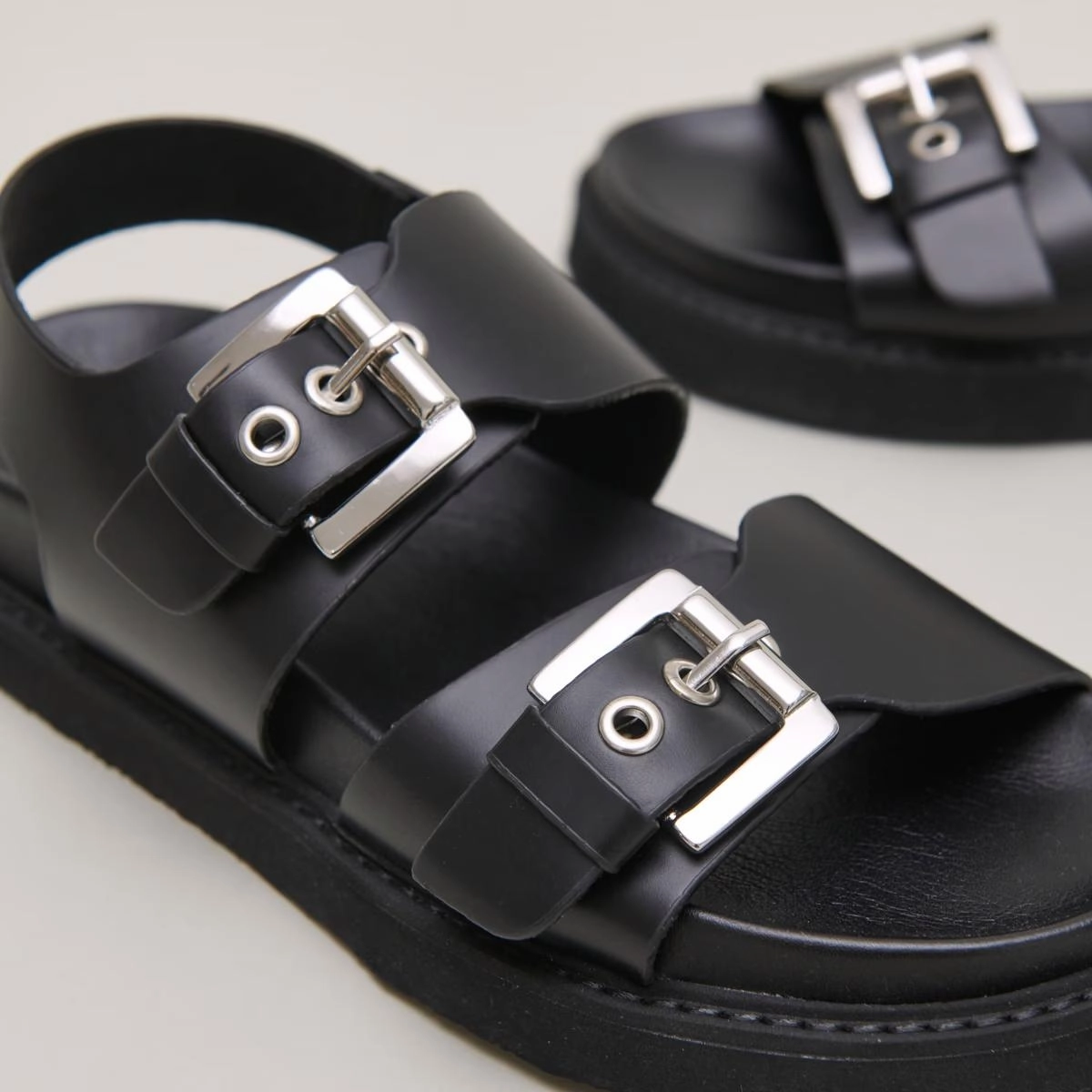 585- Lago Cuir Glace Noir Stylish Footwear