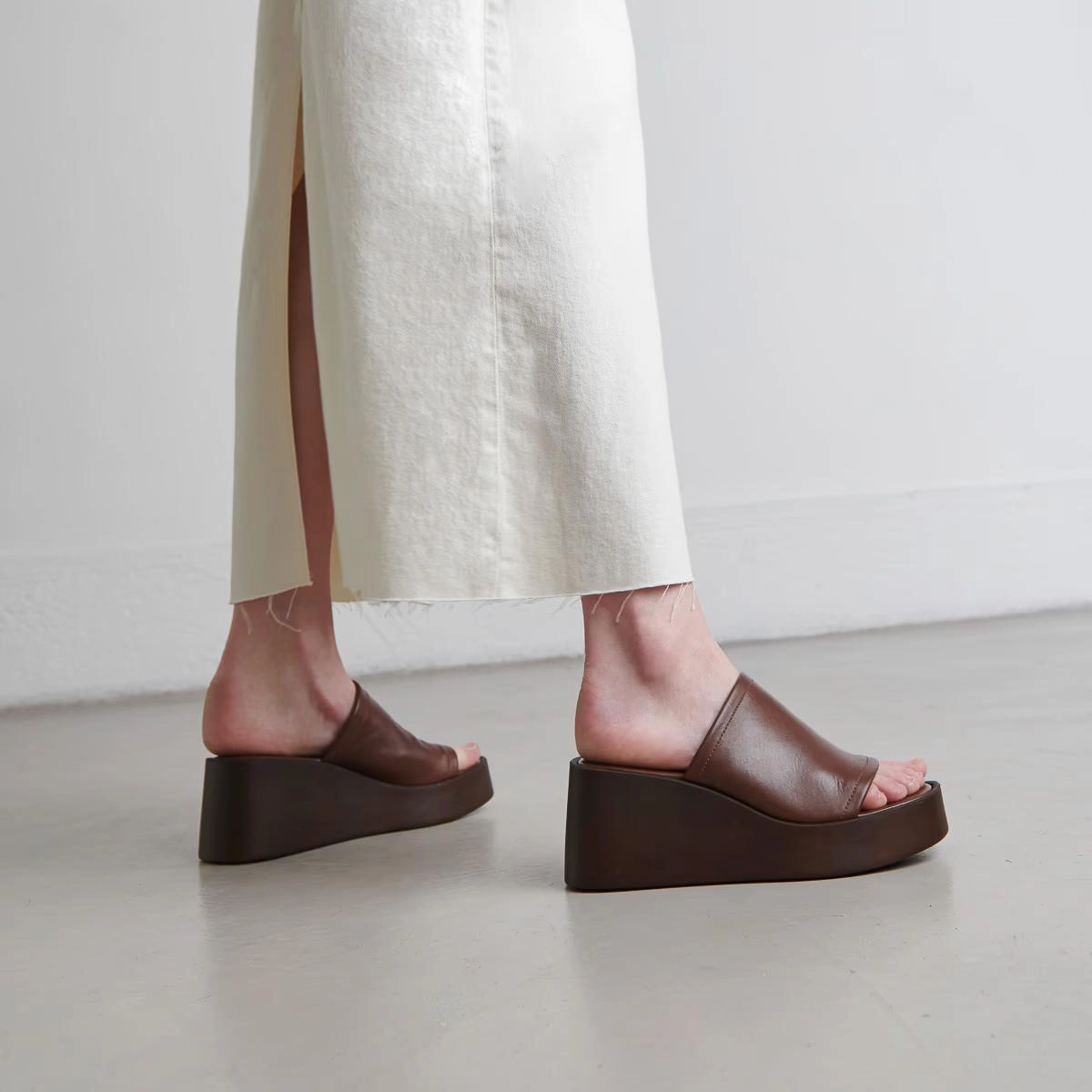 587- Eugene Cuir Marron-Fonce Jonak women's stylish shoes with modern design