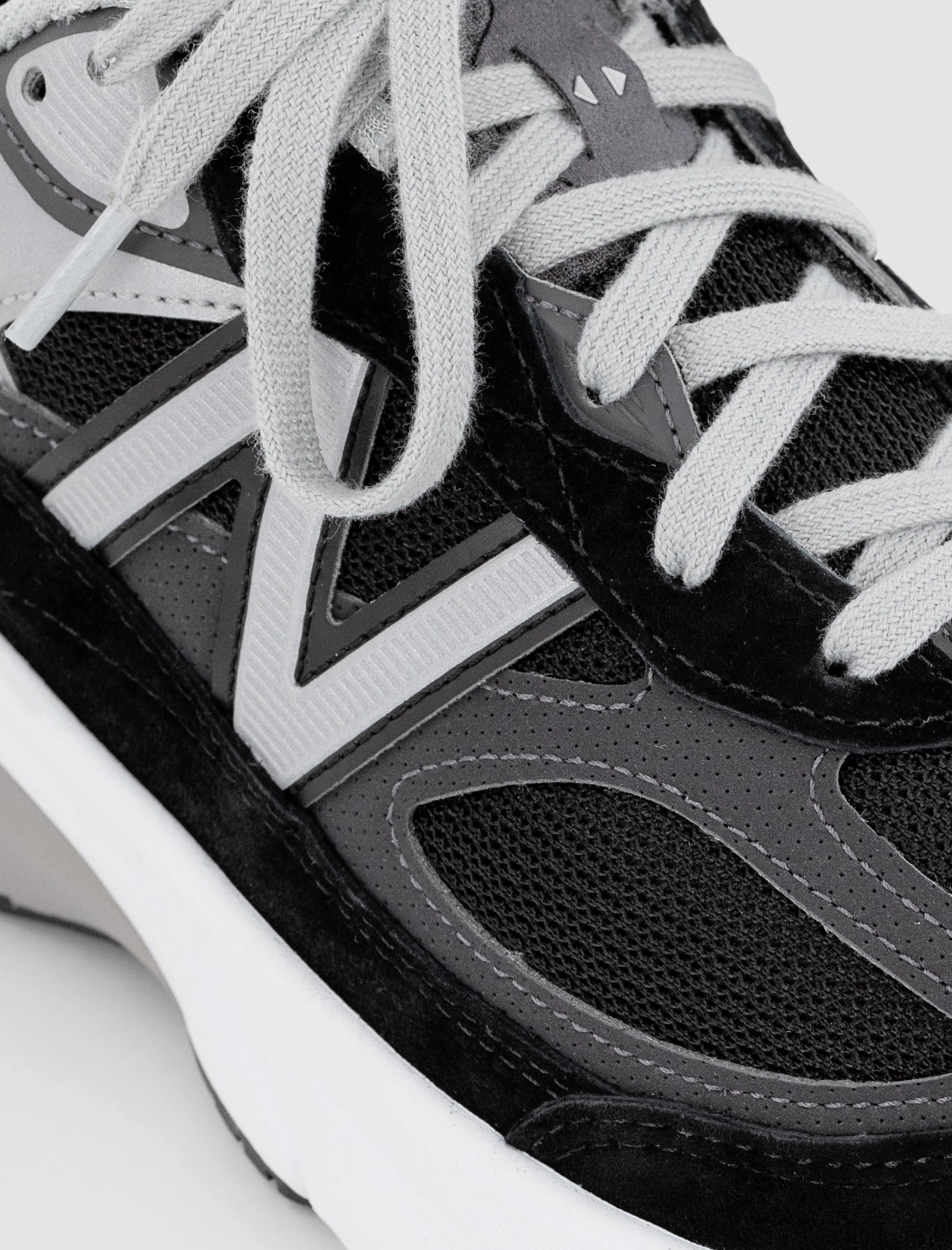 990V6 "BLACK/GREY" Nike Air Max 1