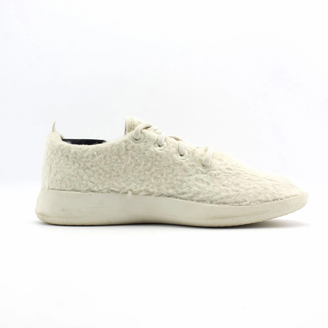Allbirds - Runners Fluffs - LIMITED EDITION: Natural White (White Sole) EX sleek everyday shoe design