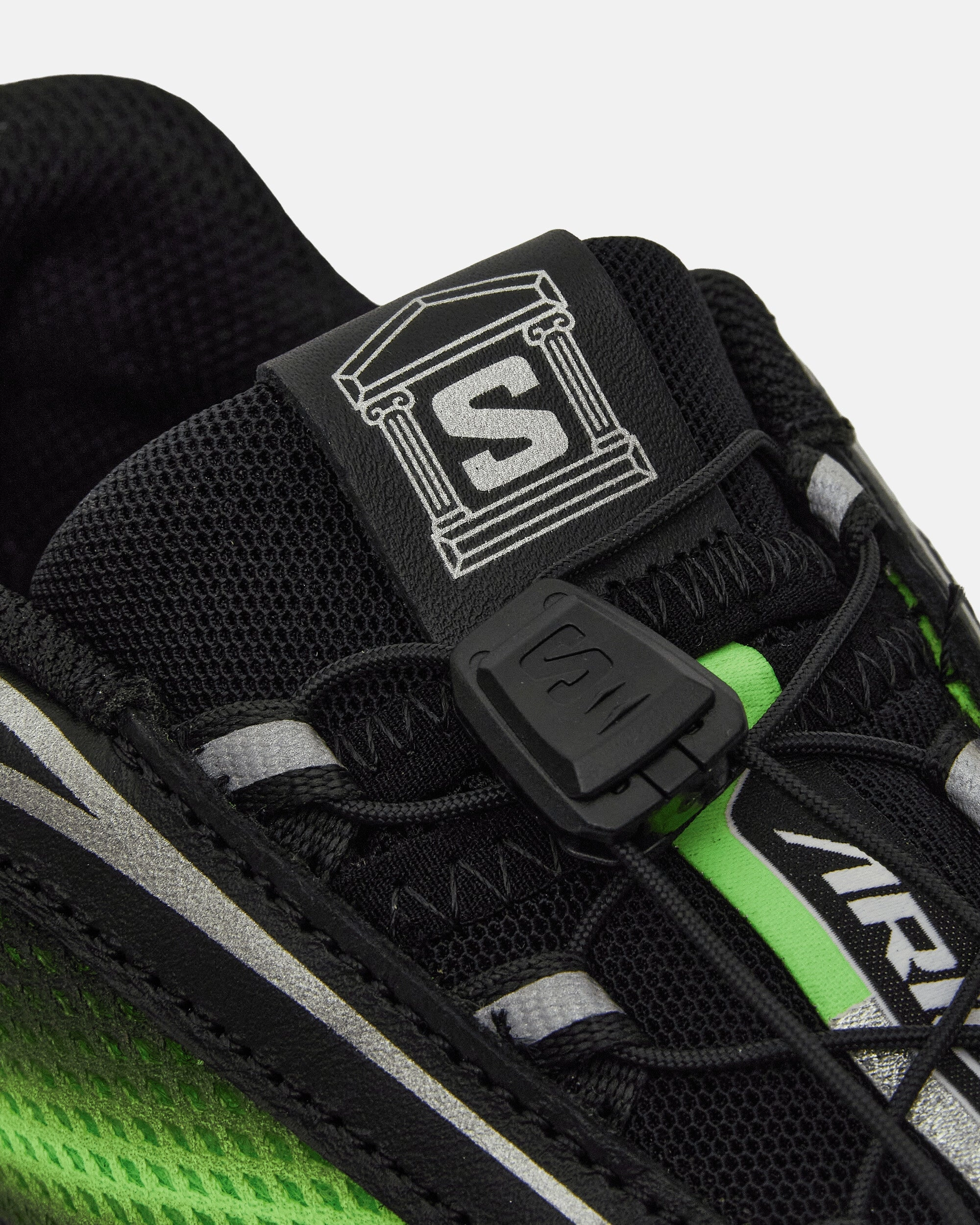 Aries SnowclogSneakers Black / Green Gecko Mountain Trail Runners