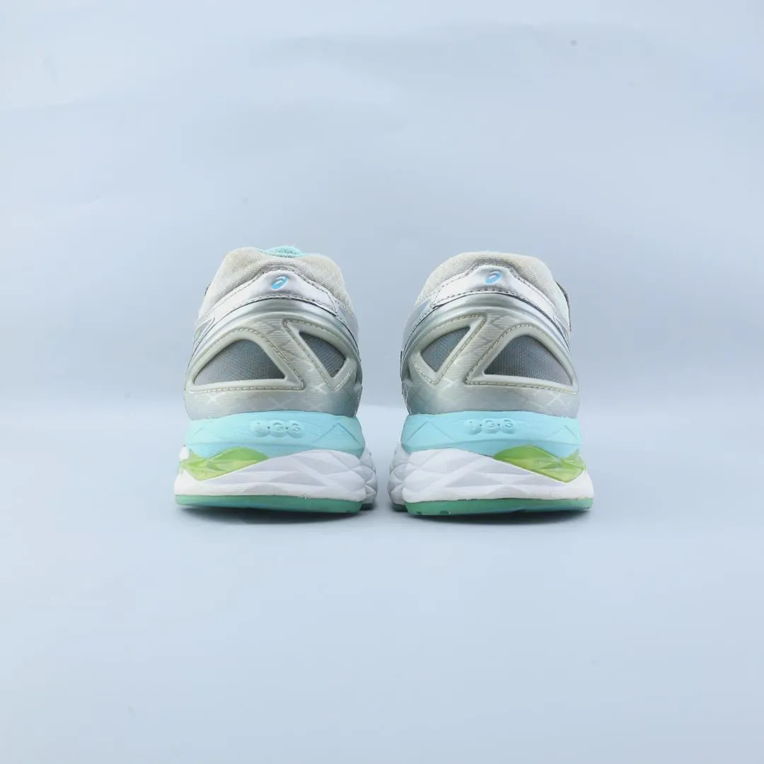 ASICS GEL KAYANO 22 performance running shoe photos