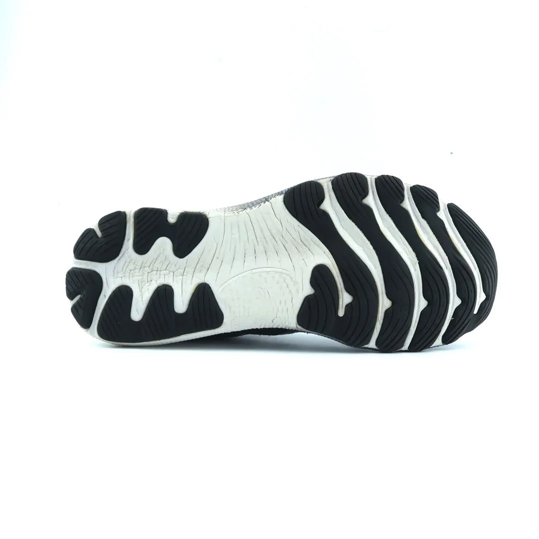 ASICS GEL NIMBUS 24 performance running shoe photos