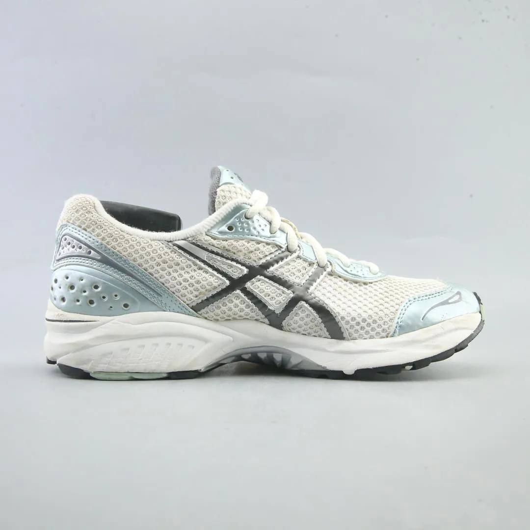 ASICS  GEL OBERON trainer shoe design snapshots