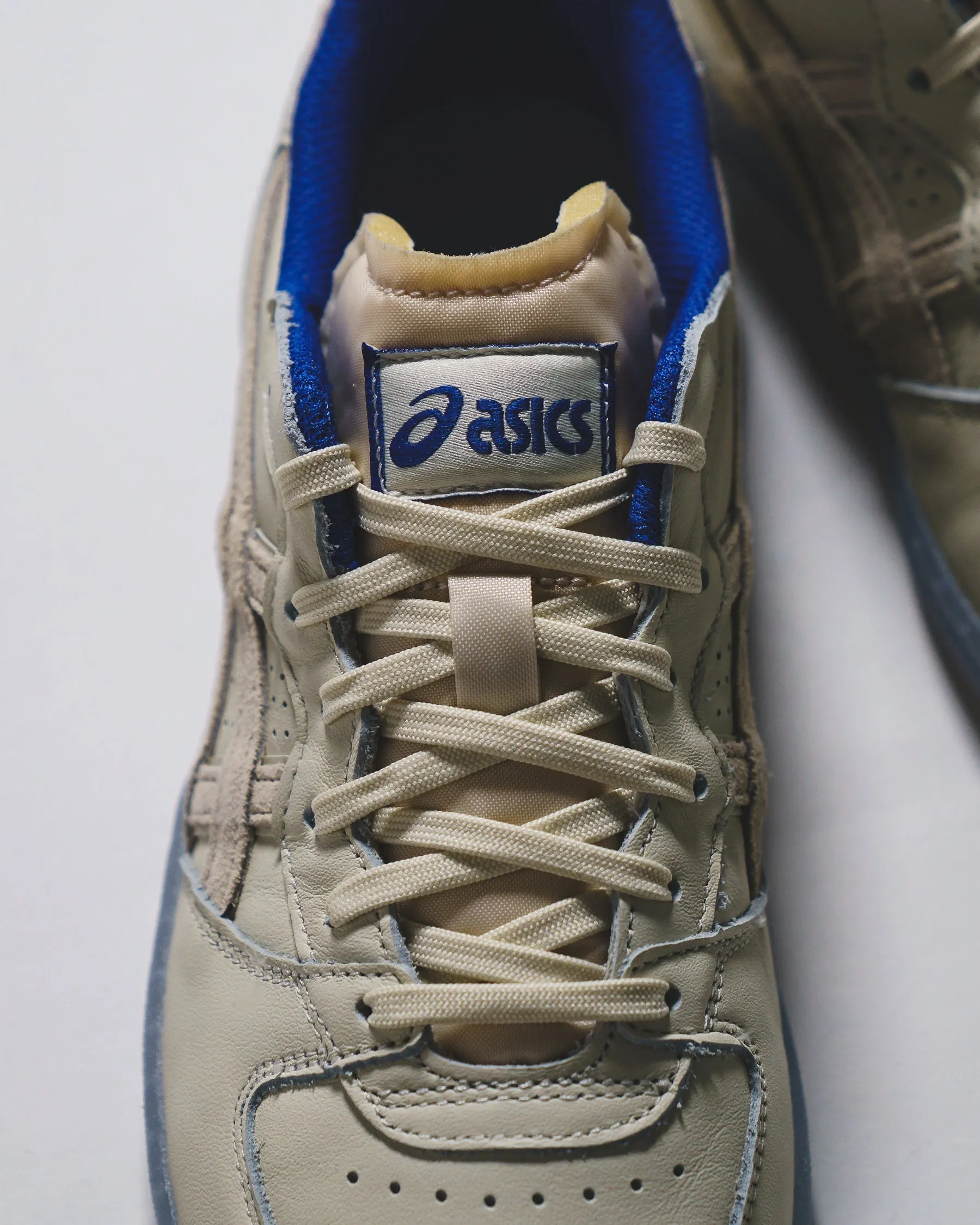 Asics Unisex Skyhand OG Pale Oak Vanilla Core 1203A613-200 Asics shoe style pictures