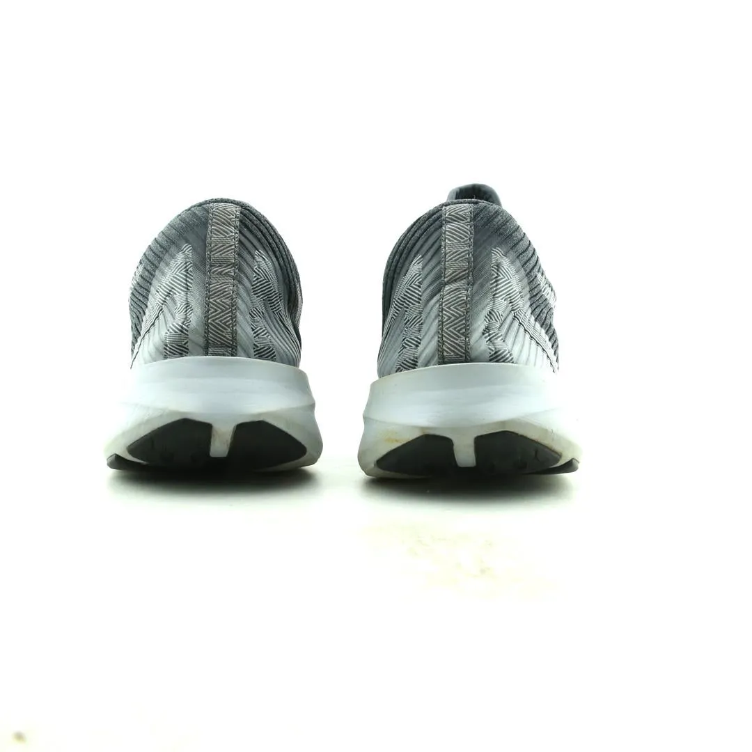 ASICS VERSABLAST sporty Asics footwear images