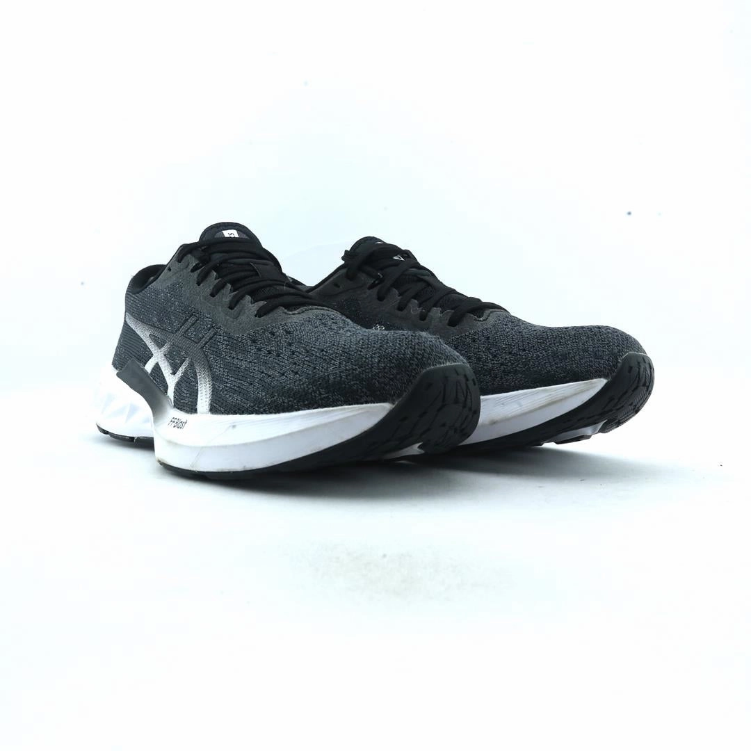 ASICS  DYNABLAST 2 lightweight athletic shoe visuals