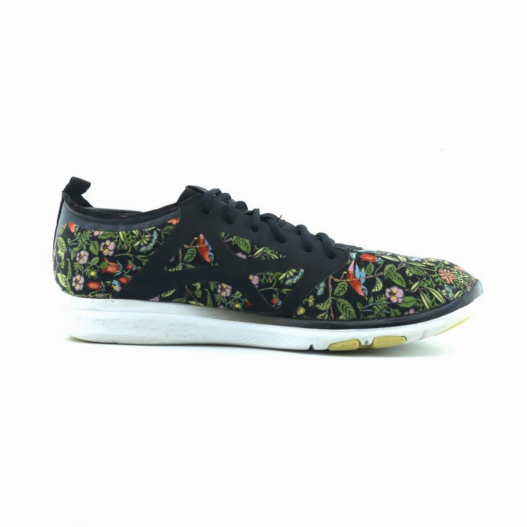 ASICS FIT YUI SE trainer shoe design snapshots