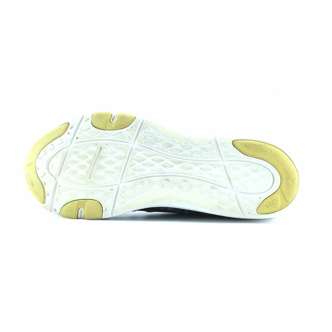 ASICS FIT YUI SE trainer shoe design snapshots