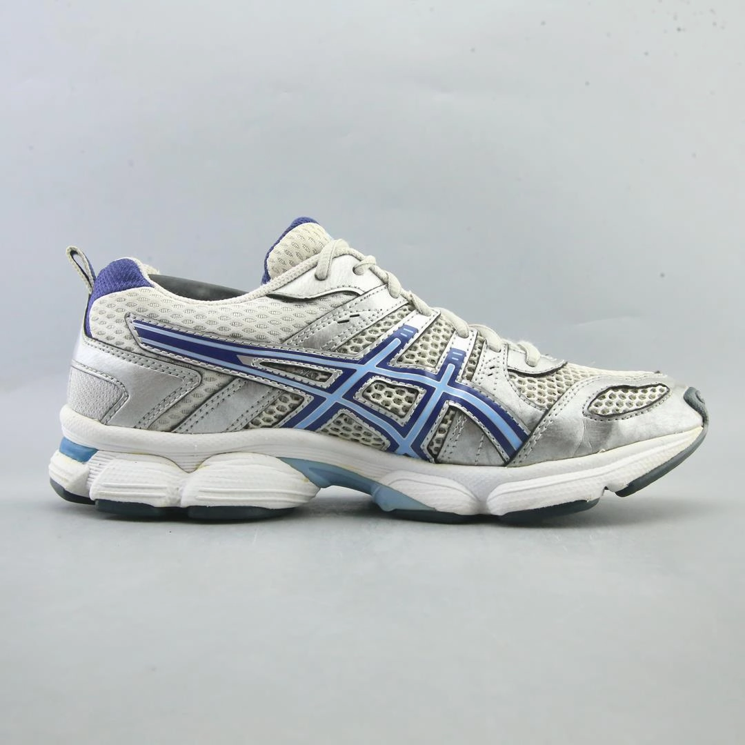 ASICS GEL-260TR lightweight athletic shoe visuals