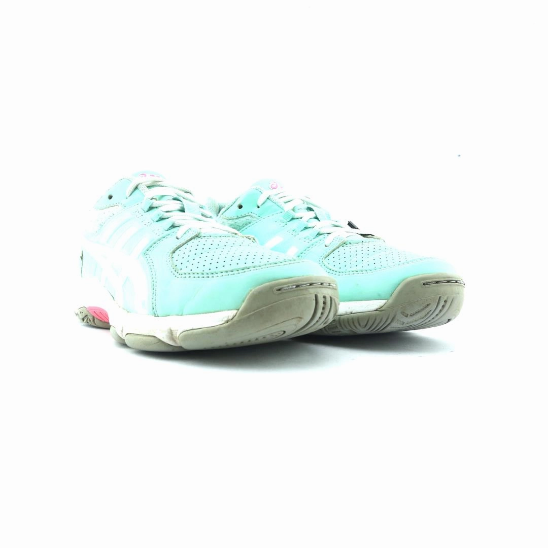 ASICS GEL-540 TR lightweight athletic shoe visuals