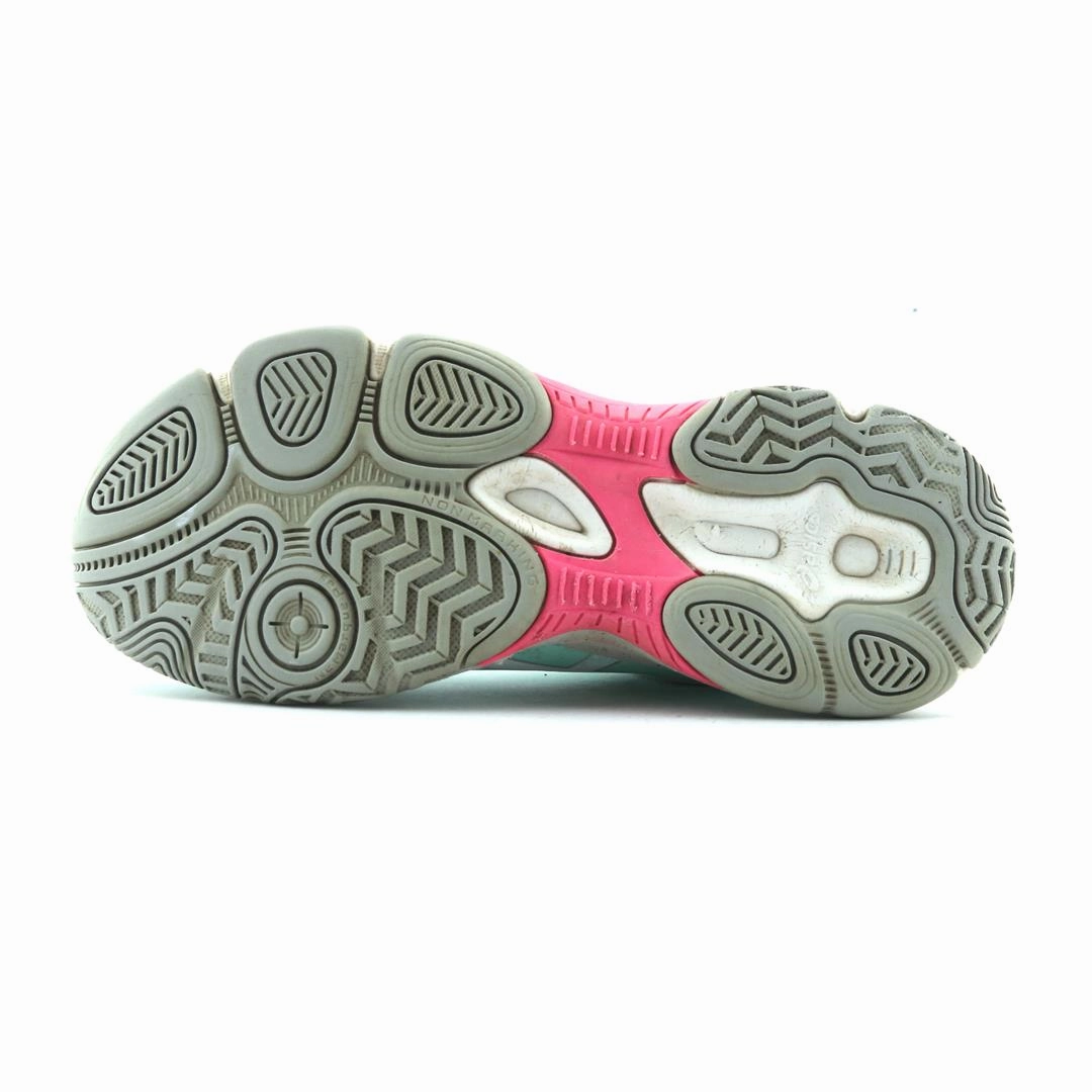 ASICS GEL-540 TR lightweight athletic shoe visuals