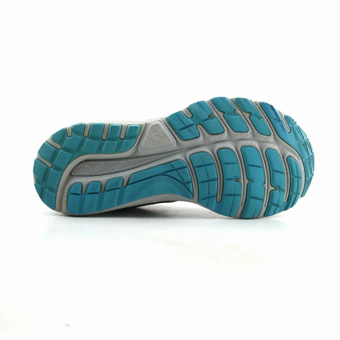 ASICS GEL-CUMULUS 22 sporty Asics footwear images